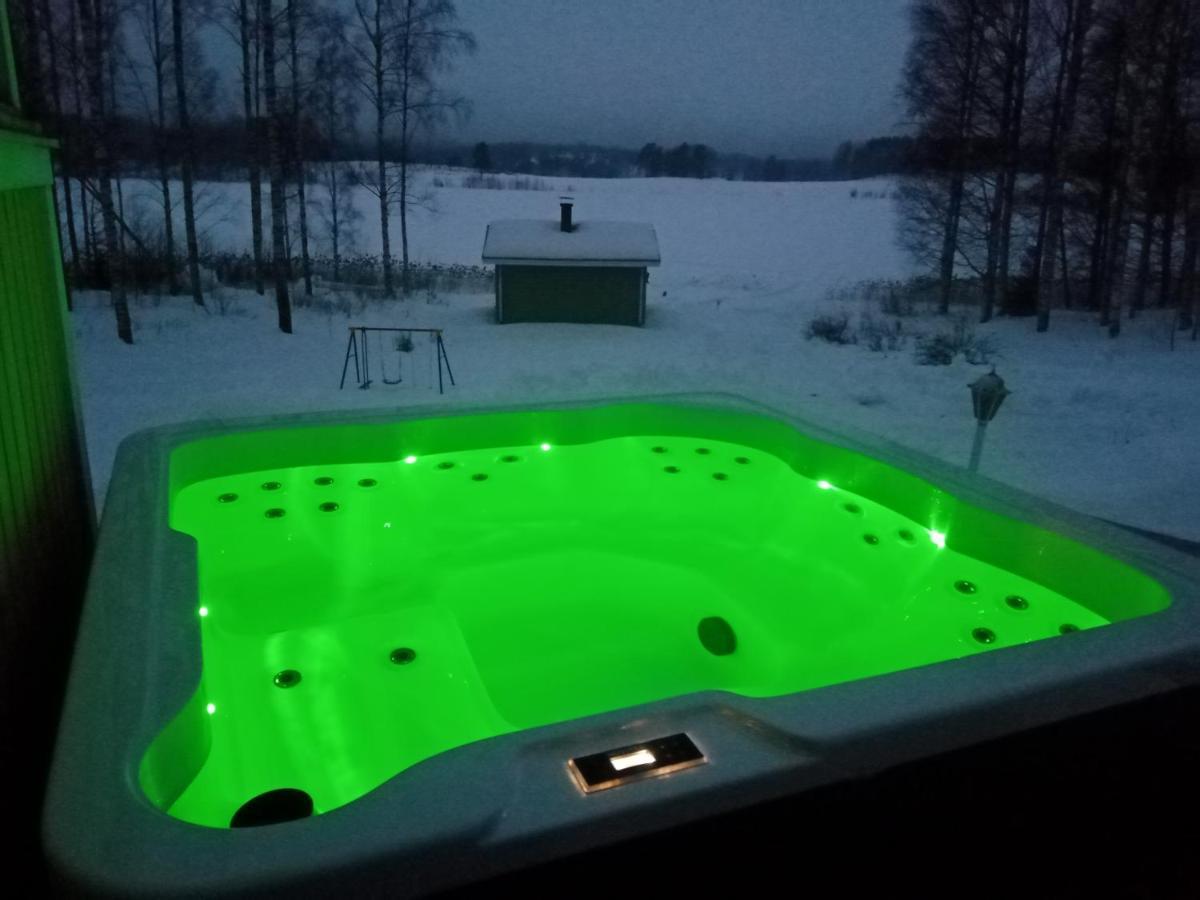 Jacuzzi Niemelae Villa Melkoniemi Exterior photo